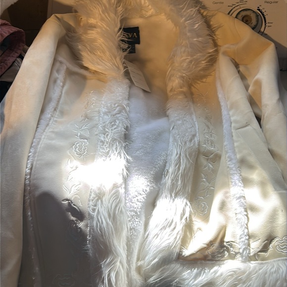 Leather jacket - Picture 2 of 3